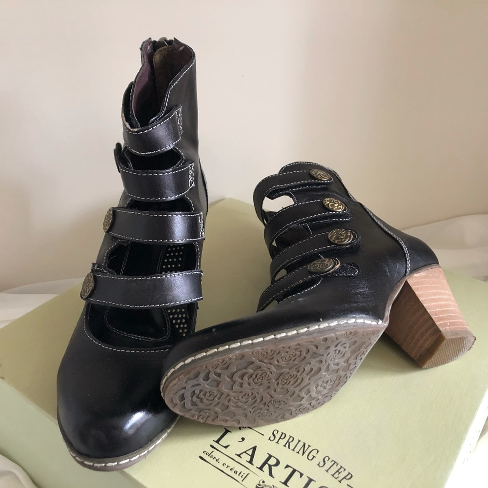 L'Artiste by Spring Step Anchor Bootie